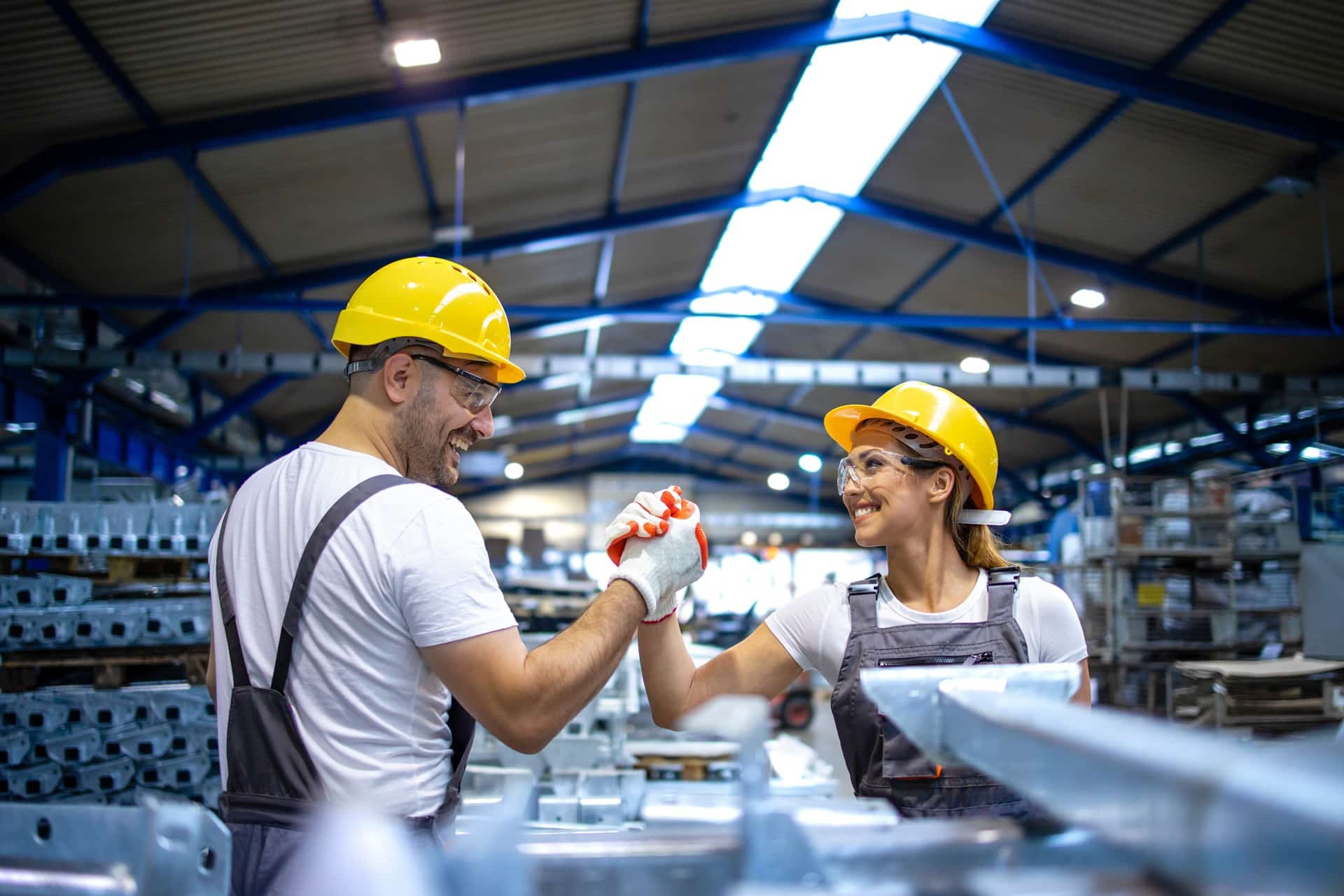 Teamarbeit in Produktionsumgebung | Dichtigkeitspruefgeraet